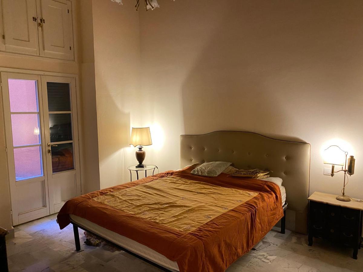 Renovated Apartment With 3 Bedrooms In An Historic Palazzo Between Port And Old Town Livorno Exteriör bild