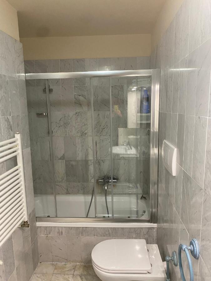 Renovated Apartment With 3 Bedrooms In An Historic Palazzo Between Port And Old Town Livorno Exteriör bild