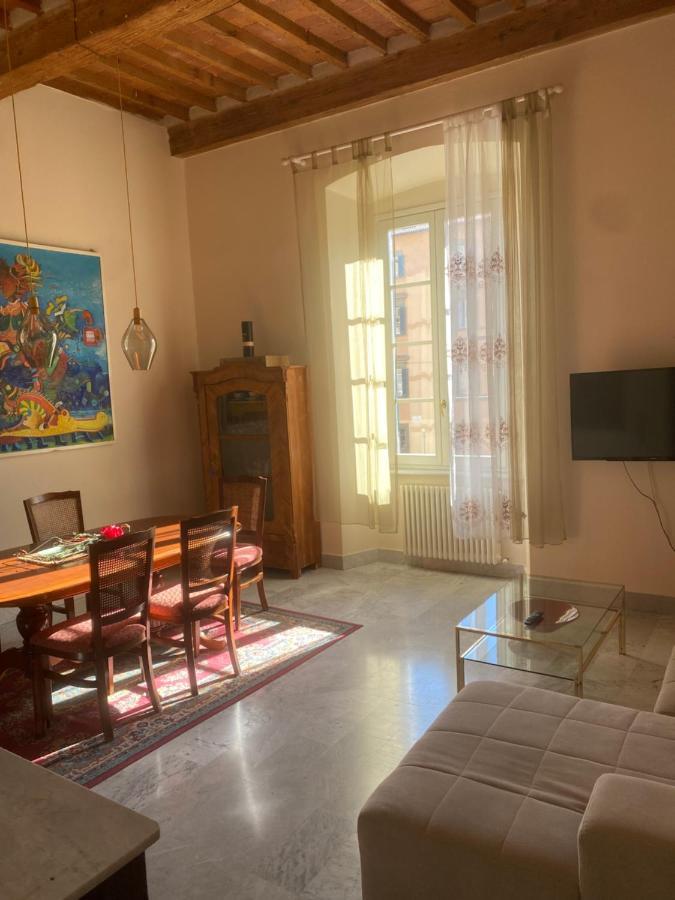 Renovated Apartment With 3 Bedrooms In An Historic Palazzo Between Port And Old Town Livorno Exteriör bild