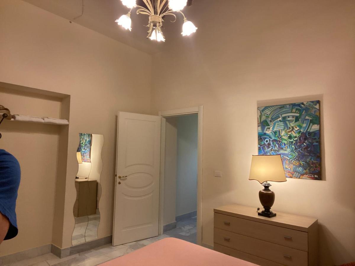 Renovated Apartment With 3 Bedrooms In An Historic Palazzo Between Port And Old Town Livorno Exteriör bild