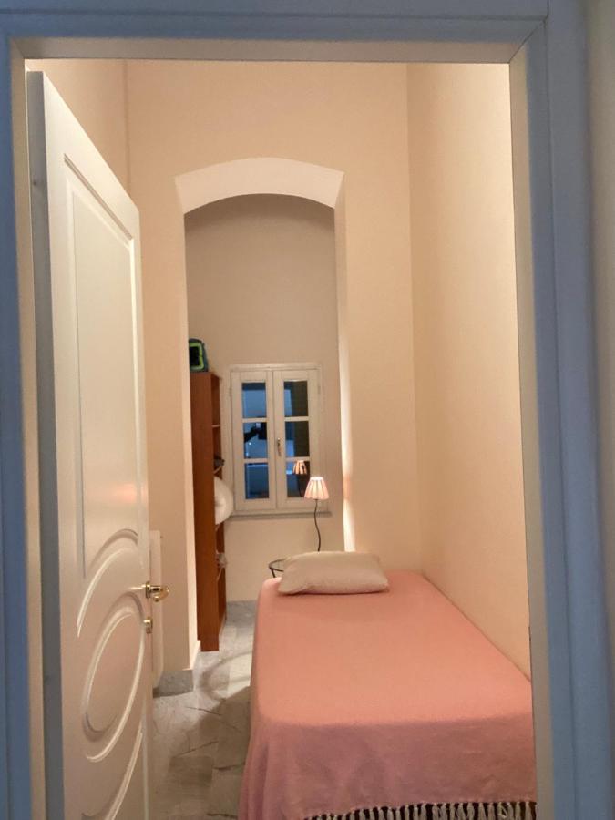 Renovated Apartment With 3 Bedrooms In An Historic Palazzo Between Port And Old Town Livorno Exteriör bild