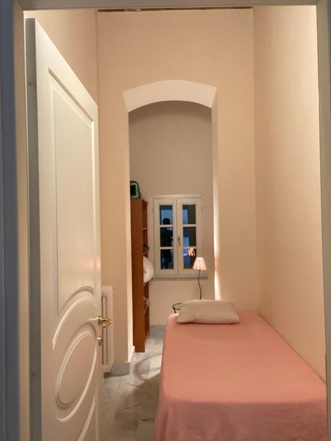 Renovated Apartment With 3 Bedrooms In An Historic Palazzo Between Port And Old Town Livorno Exteriör bild